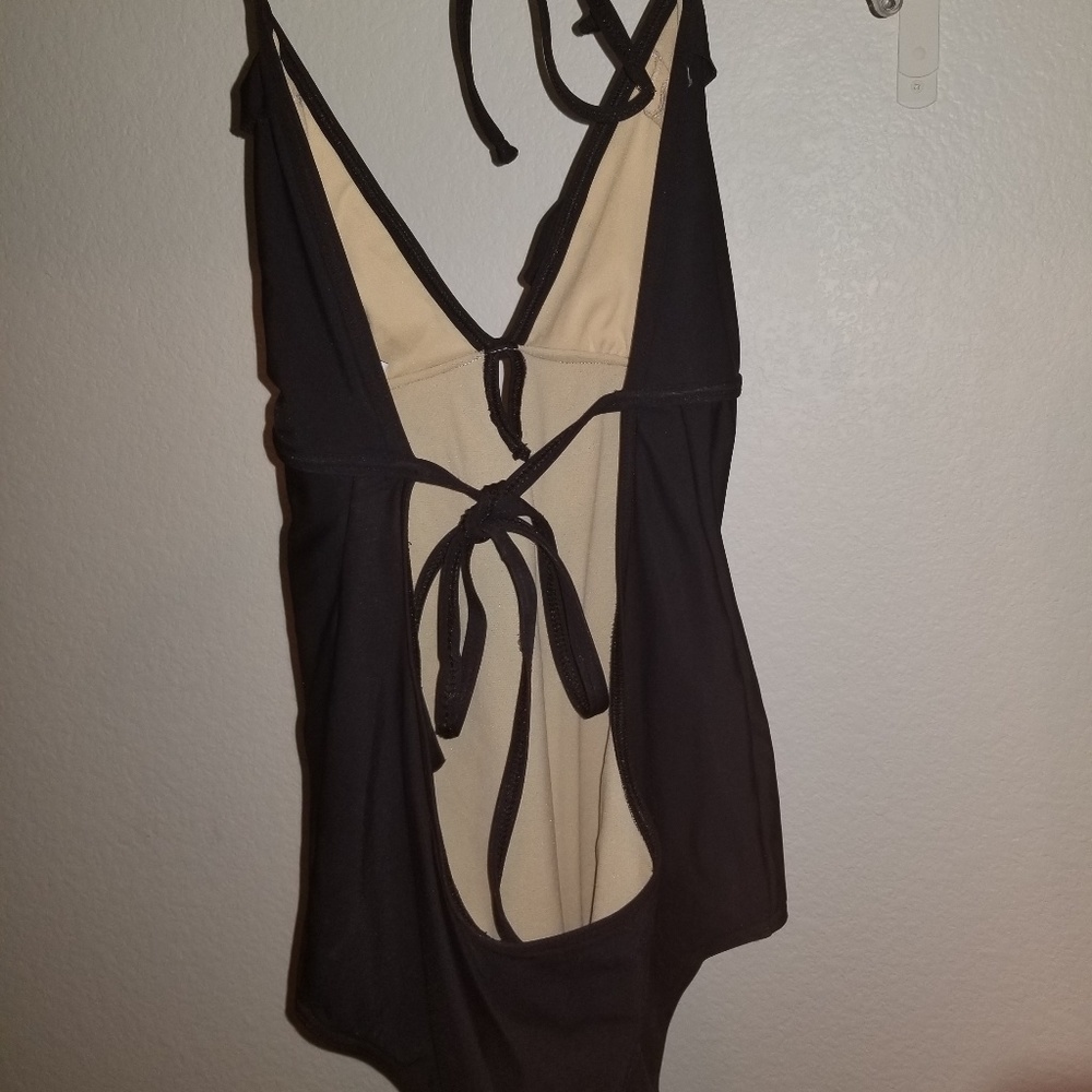 Swimsuit - Picture 2 of 3